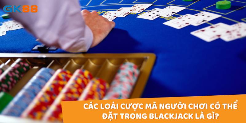 Trong luật chơi blackjack nhà cái, người chơi có thể cược chính và thực hiện các cược phụ